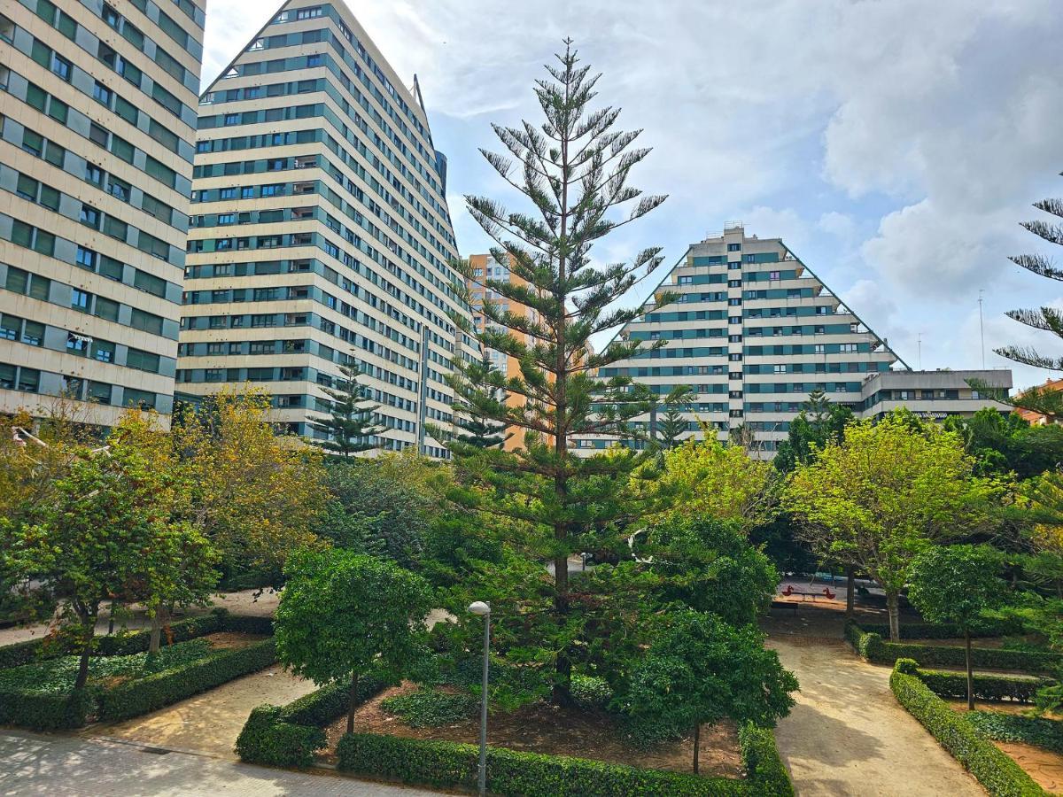 Apartamentos Las Ciencias U บาเลนเซีย ภายนอก รูปภาพ